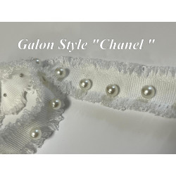 Galon Style Chanel avec Perles Nacrées – Ruban Blanc Frangé 30 mm – Vente au Mètre