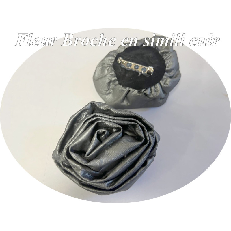 Broche Fleur en Simili Cuir Métallisé – Accessoire Mode Chic et Élégant