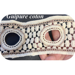 Guipure coton ajourée écrue et beige – Largeur 9 cm – Dentelle brodée pour couture & décoration