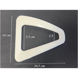 Boucle plastique blanche triangulaire –blanche 10,5 cm – Accessoire couture robuste et élégant 🧵