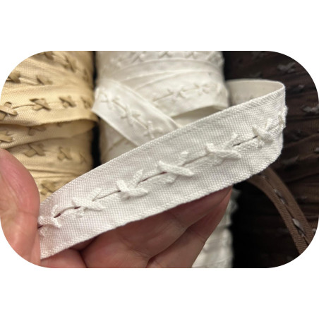 Ruban Gros Grain Au mètre Noir Avec Attaches Ficelle Simili Cuir  A Coudre Pour Loisirs Créatifs Et Décorations.