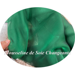 🌿 Mousseline de Soie Changeante Vert Émeraude Reflets Noirs – Tissu de Luxe au Mètre