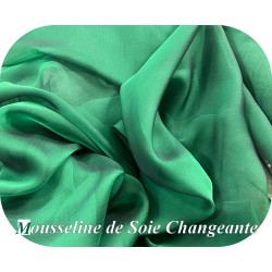 🌿 Mousseline de Soie Changeante Vert Émeraude Reflets Noirs – Tissu de Luxe au Mètre