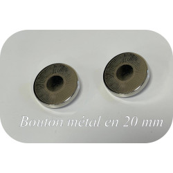 Bouton rond métal 20 mm argenté – Gravé effet rayons soleil