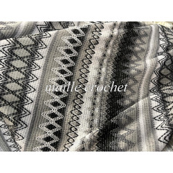 Tissu maille crochet graphique noir et blanc – au mètre