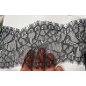 "Dentelle Chantilly Noire en 10 cm au Mètre : Élégance Intemporelle "