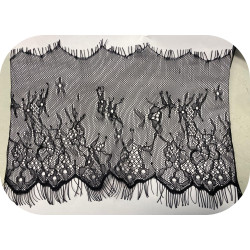 "Dentelle Chantilly fine Noire en 15 cm au Mètre : Élégance Intemporelle "