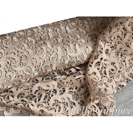 Dentelle Guipure Festonnée 135cm Beige Nude - Qualité Couture Premium