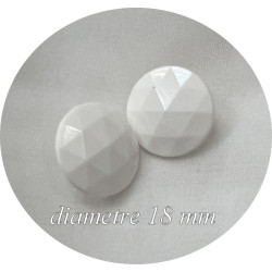 Bouton à Facette Blanc Couture en Diamètre 18 mm.