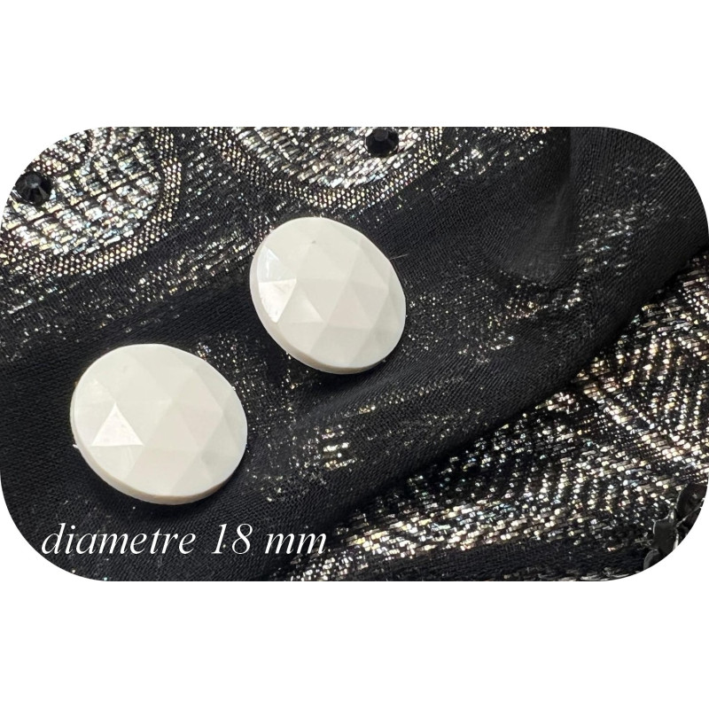 Bouton à Facette Blanc Couture en Diamètre 18 mm.