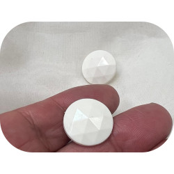 Bouton à Facette Blanc Couture en Diamètre 18 mm.