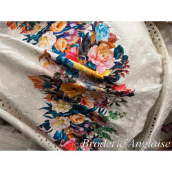 🌸 Tissu Broderie Anglaise Fleurie – 100% Coton – Largeur 148 cm