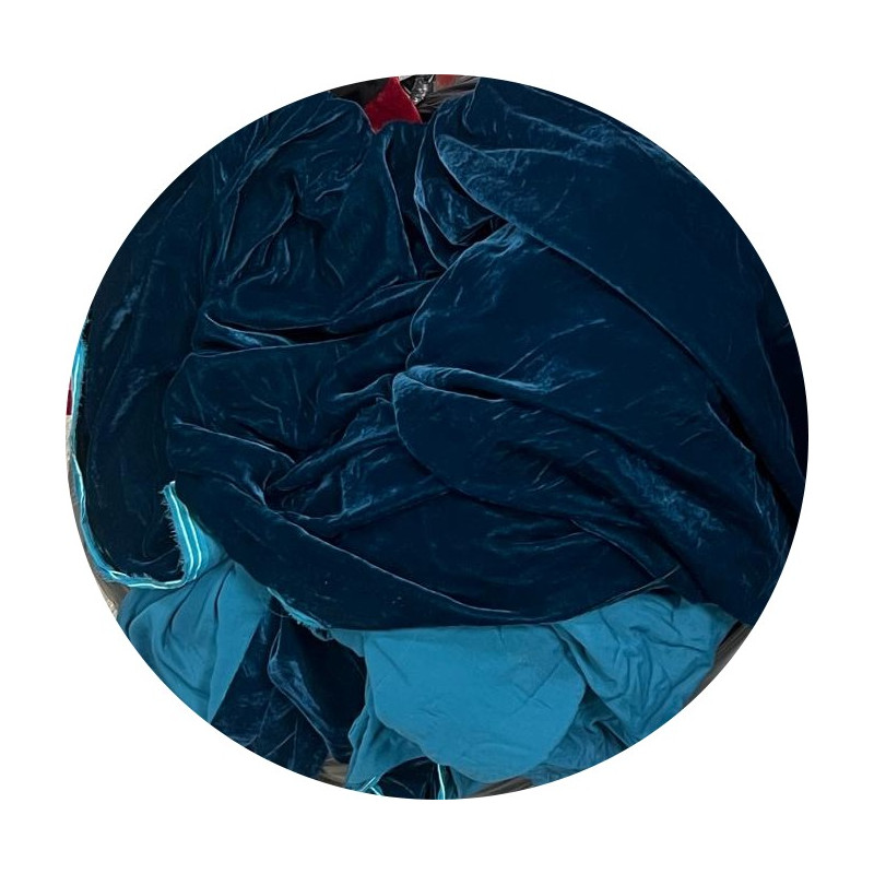 Velours Tombé et Toucher de Soie Bleu Nuit